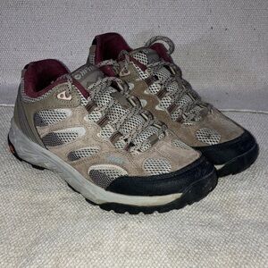 Hi-Tec Women's 7 1/2 hiking waterproof athletic walking Shoes